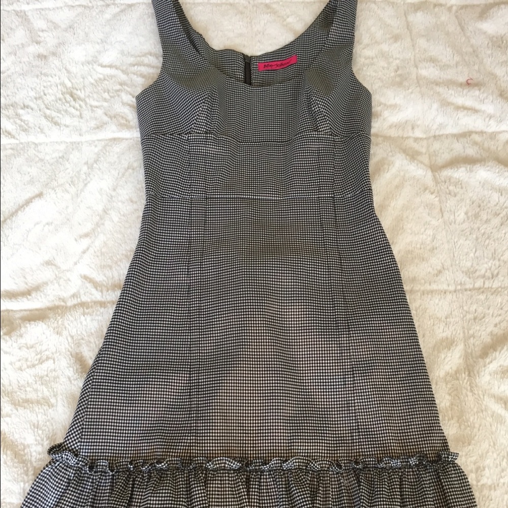 👗 Betsy Johnson Sleeveless Dress